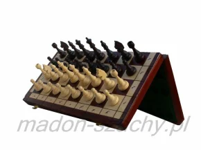 Foldable wooden magnetic chess