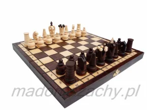 Compact travel chess set
